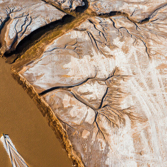 Our discussion group findings suggest that images like this – which draw you in with an unusual and striking feature – are likely to resonate with viewers. Images of dramatic impacts are emotionally powerful.